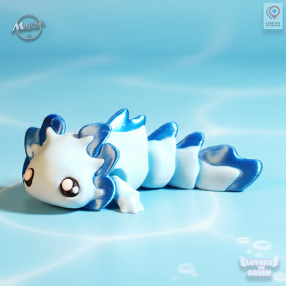 FR : Axolotl articulé bleu et blanc – Layers in Green, imprimé par Maly’Craft
EN : Blue and white articulated axolotl – Layers in Green design by Maly’Craft