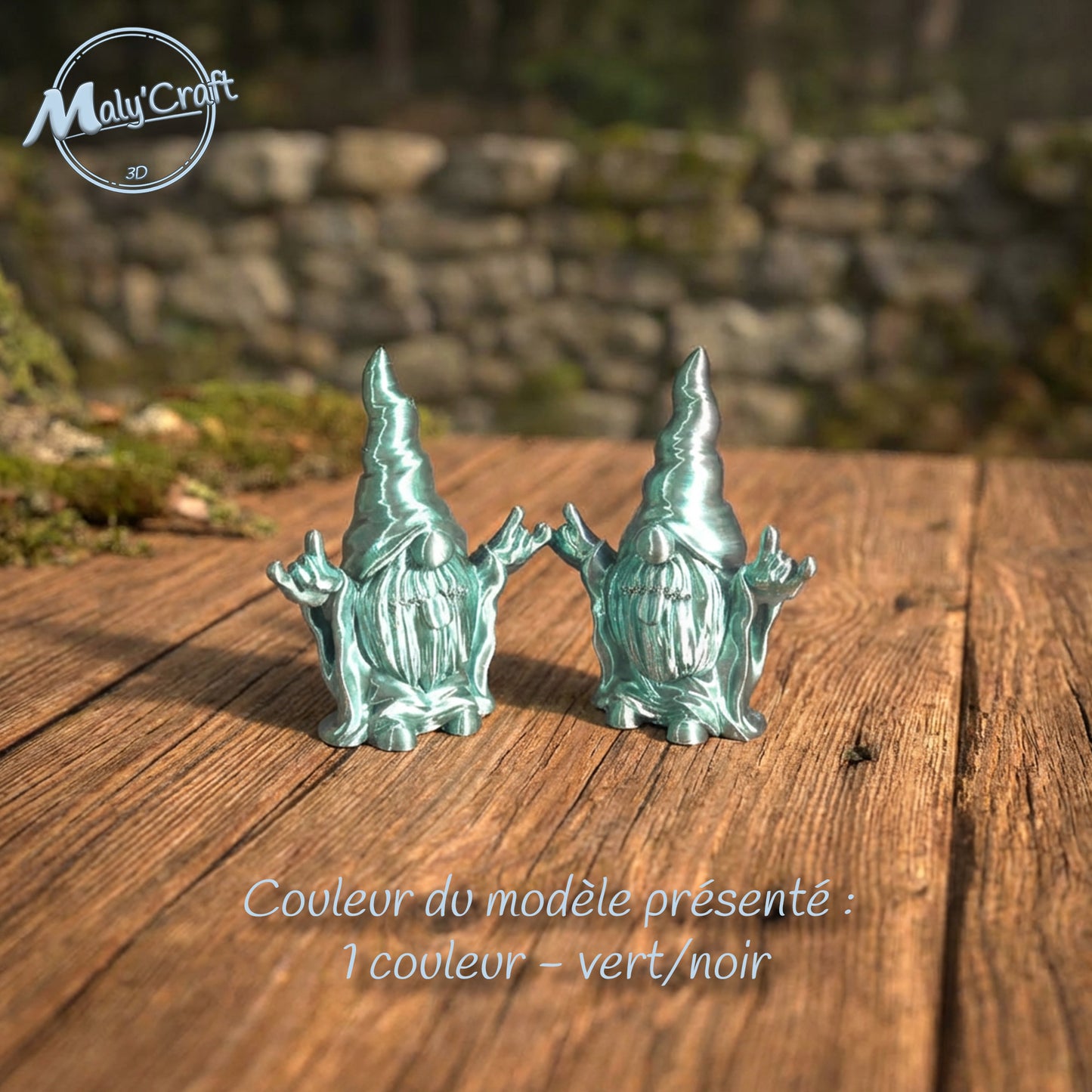 Deux figurines de gnomes rockeurs couleurs vert et noir, décoration ludique.