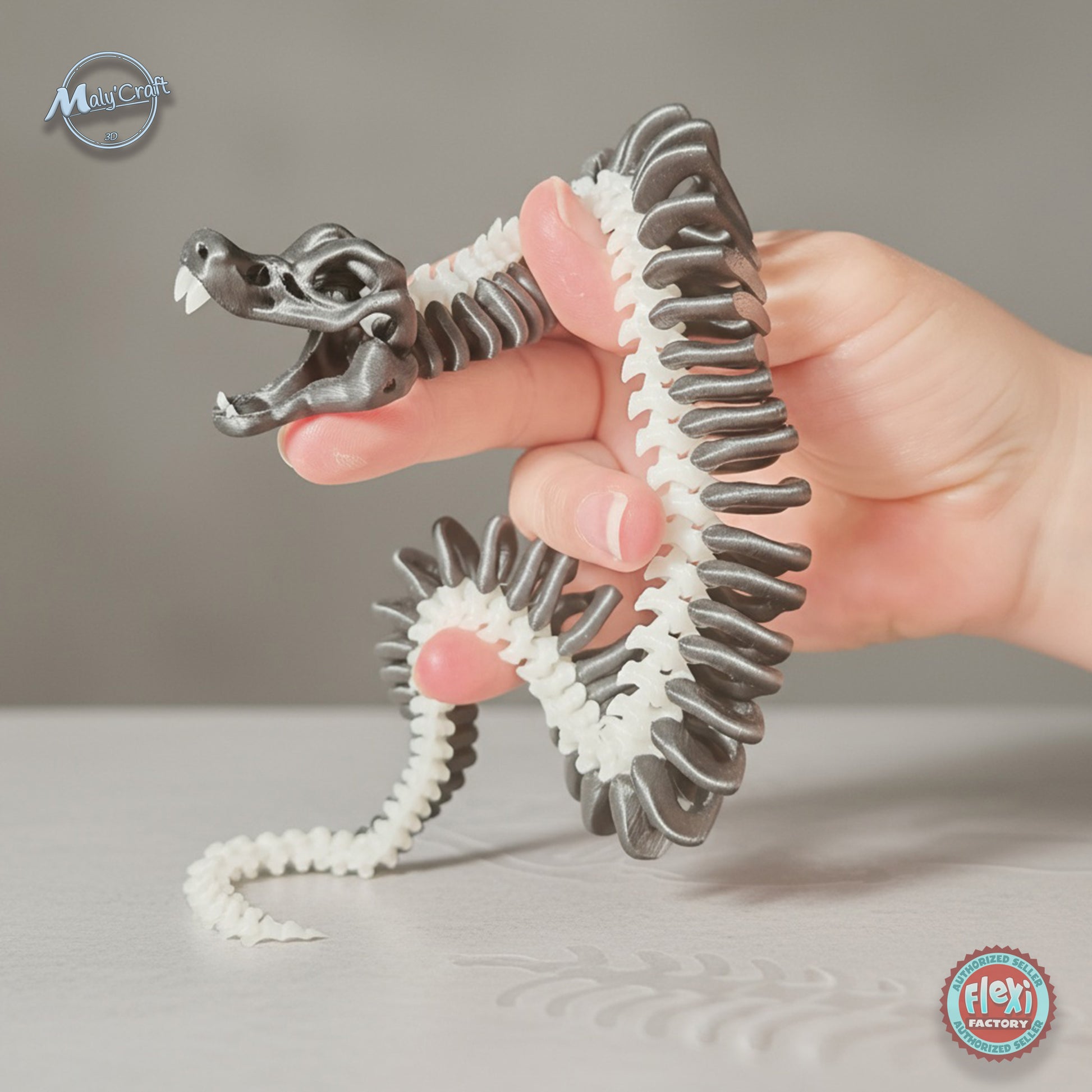 Figurine dragon articulée imprimée en 3D, version claire et brillante dans le noir.