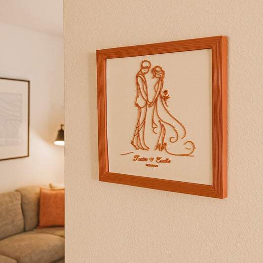 Cadre mariage personnalisé modèle Rose, dessin filaire 3D sur tissu, accroché au mur d’un salon, création Maly’Craft.