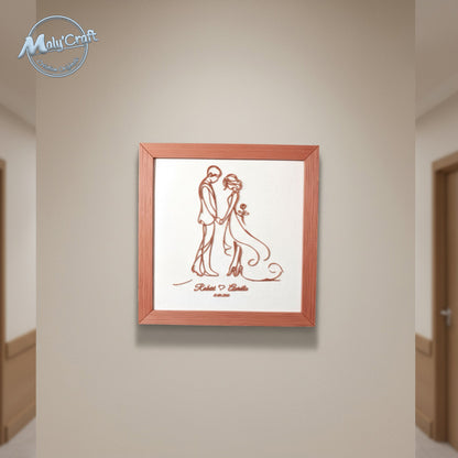 Cadre mariage terracotta sur tissu blanc accroché au mur d’un couloir. Objet décoratif artisanal de 23 x 23 cm, design filaire imprimé en 3D par Maly’Craft.