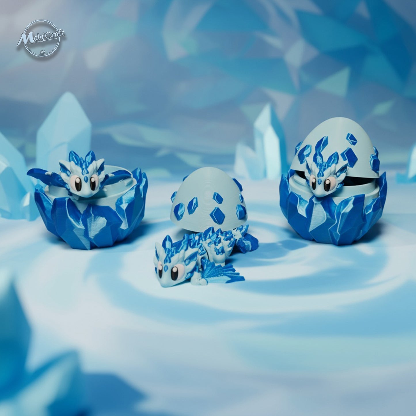 Lot de dragons de glace et œufs assortis, imprimés en 3D avec soin dans l’atelier Maly’Craft. Ces figurines articulées au design féerique évoquent la naissance de petits dragons bleus dans un univers glacé. Parfait pour une décoration fantasy ou une idée cadeau magique, fabriquée en France.