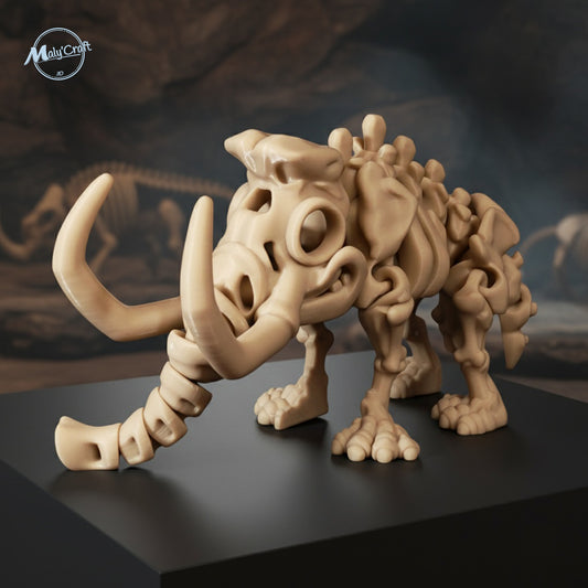 Mammouth articulé Flexi Factory exposé sur fond sombre, style muséal. Impression 3D détaillée par Maly’Craft, en PLA beige effet os.