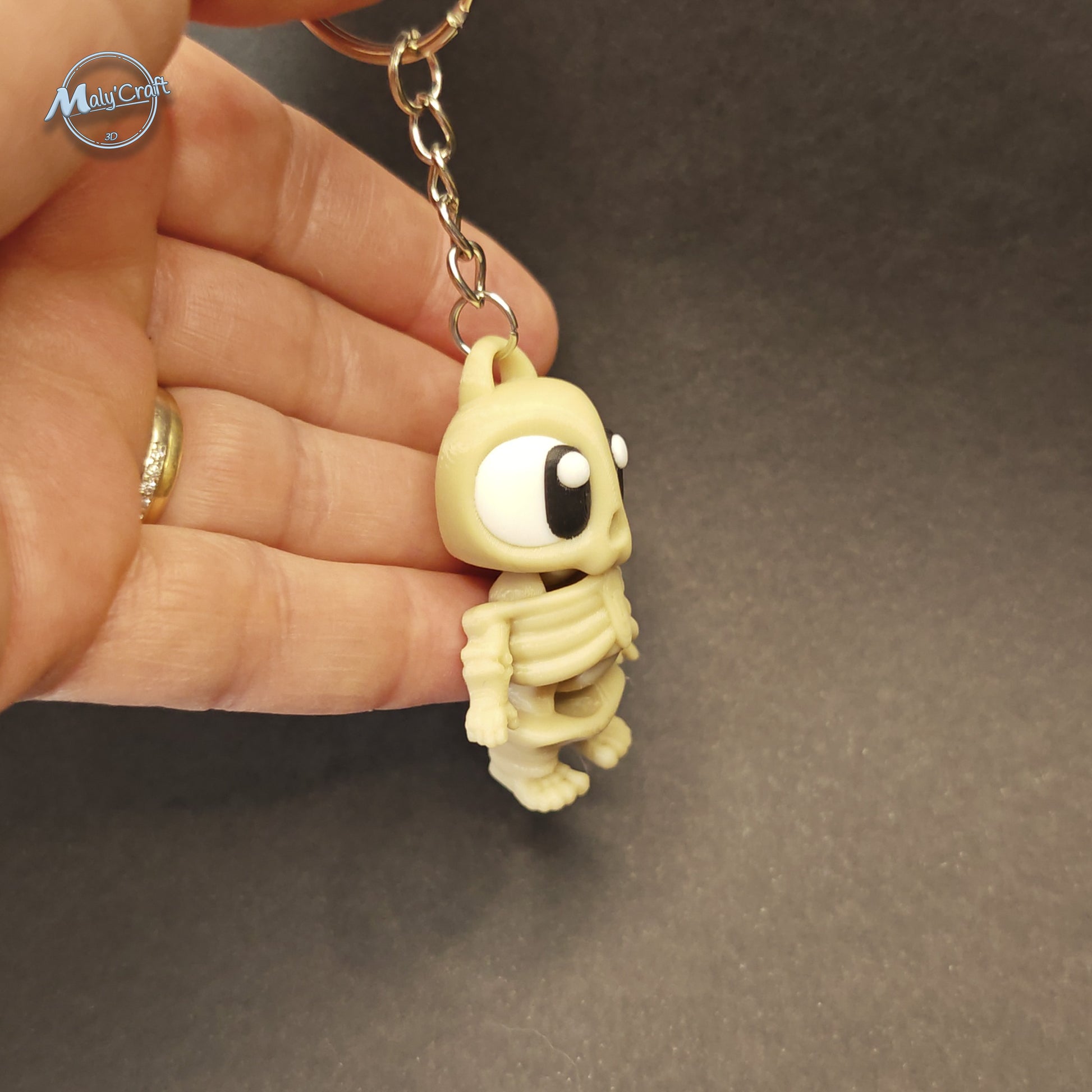 Figurine porte-clés squelette articulé couleur crème, accessoire original en bioplastique issu d'amidon de maïs.