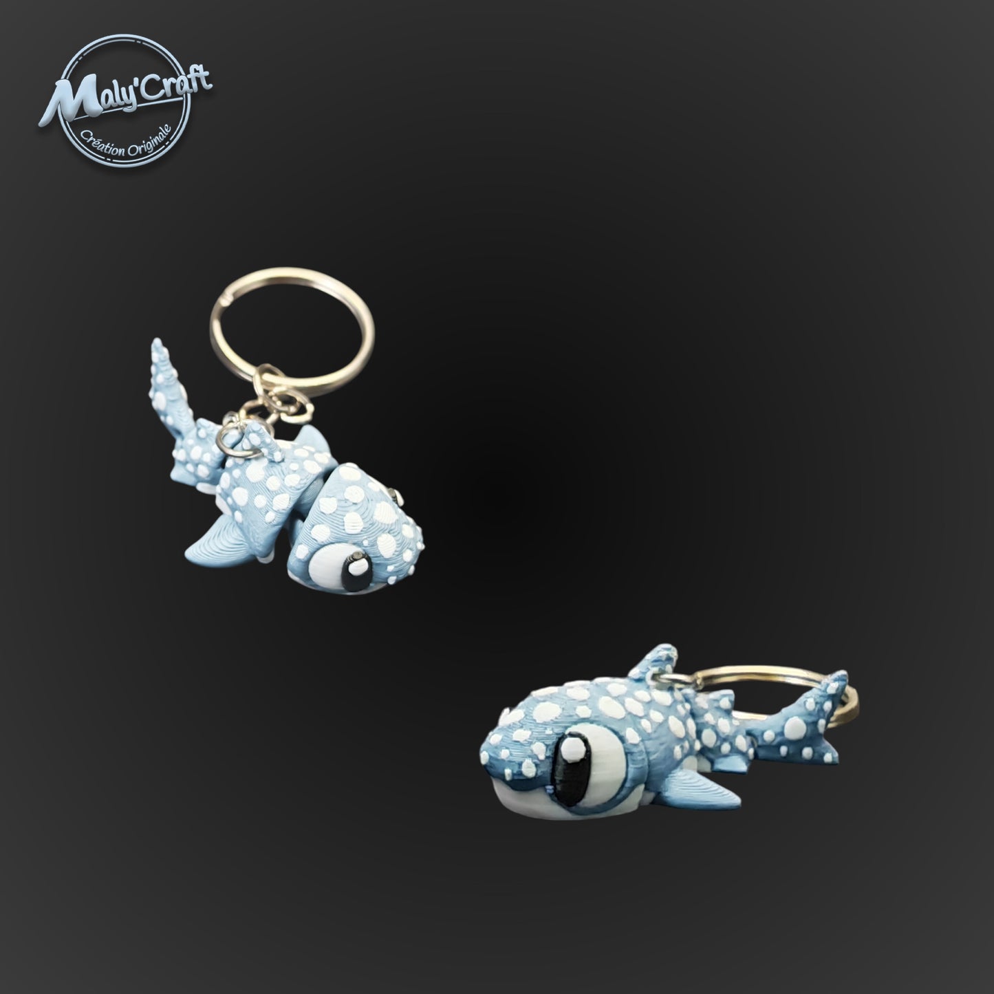 Duo de porte-clés requins-baleines bleu foncé avec motifs de points blancs, impression 3D de qualité artisanale.